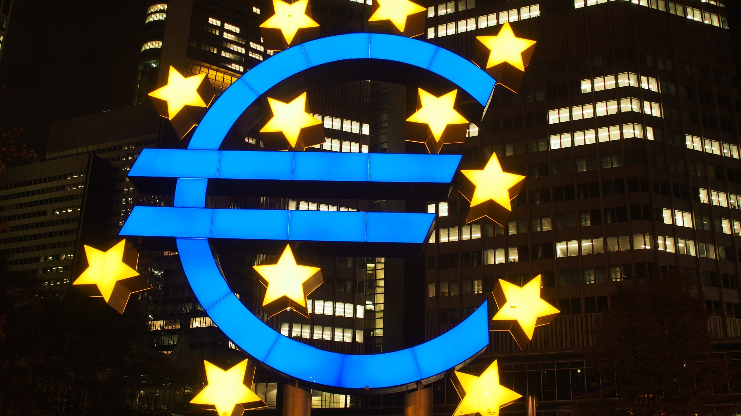 Central banks remain positive about the ongoing economic recoveries as Mario Draghi and the ECB target an end to the current Quantitative Easing scheme.